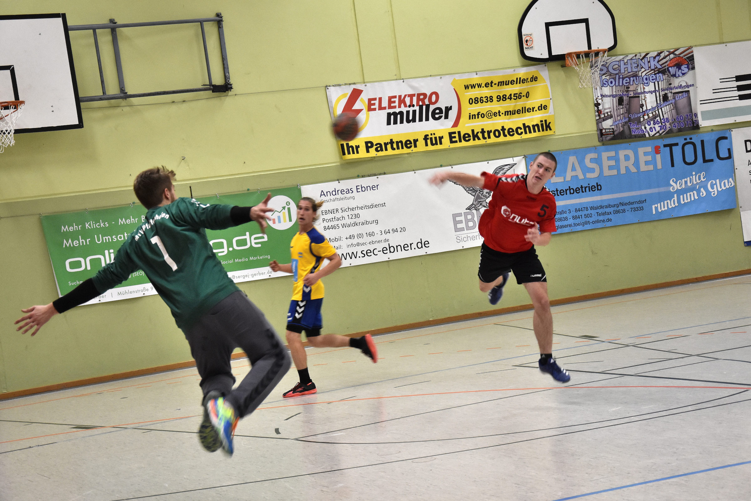 Waldkraiburger Handballer mit  Saisonopening